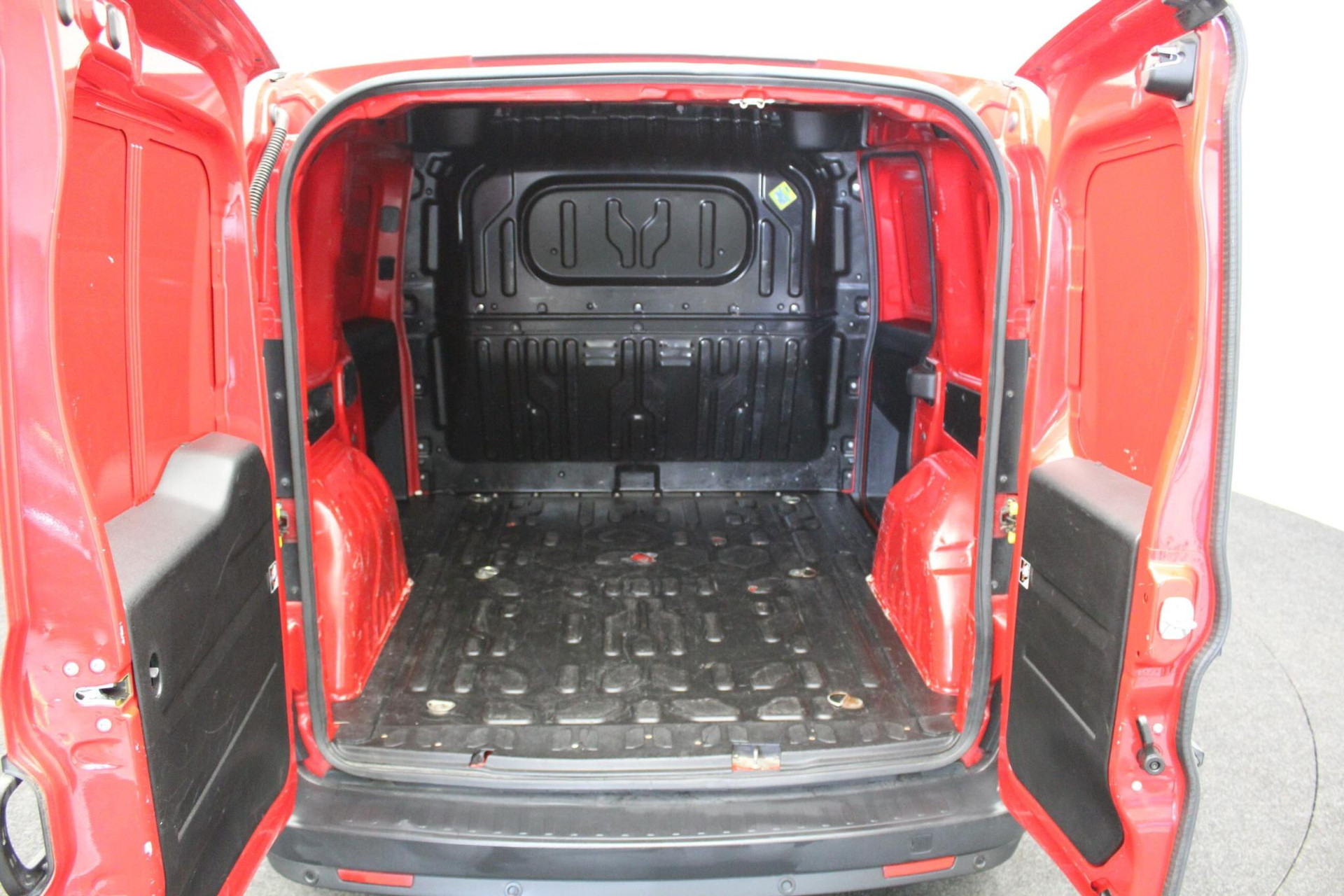 37980613-7.jpg