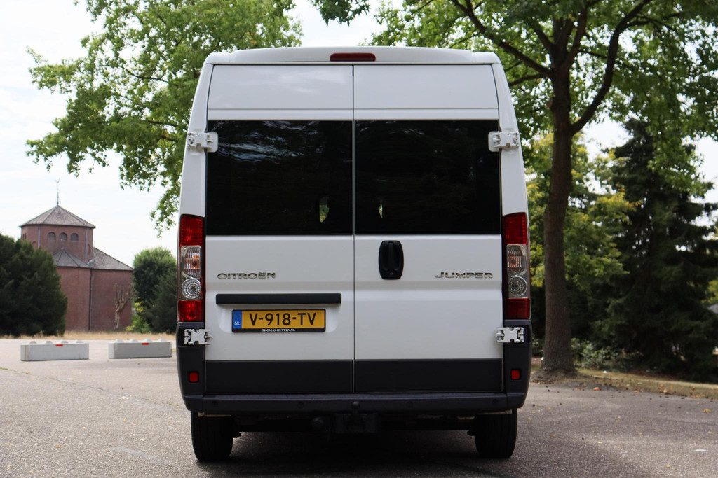 47206569-6.jpg