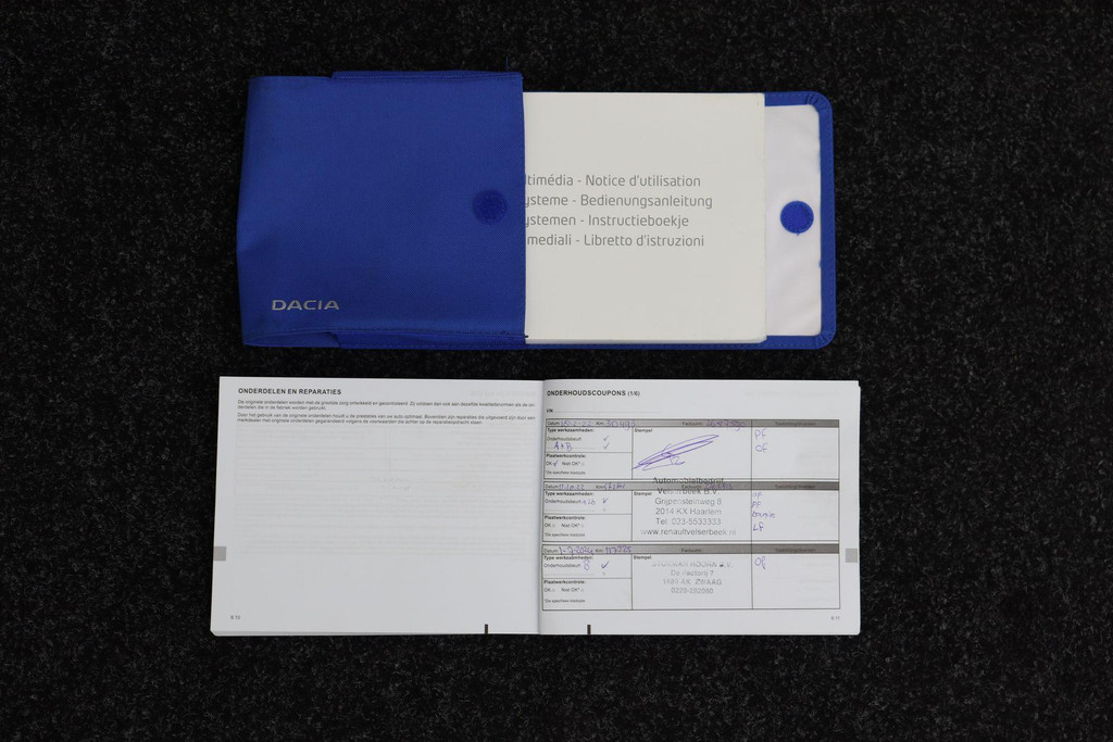 49252496-2.jpg