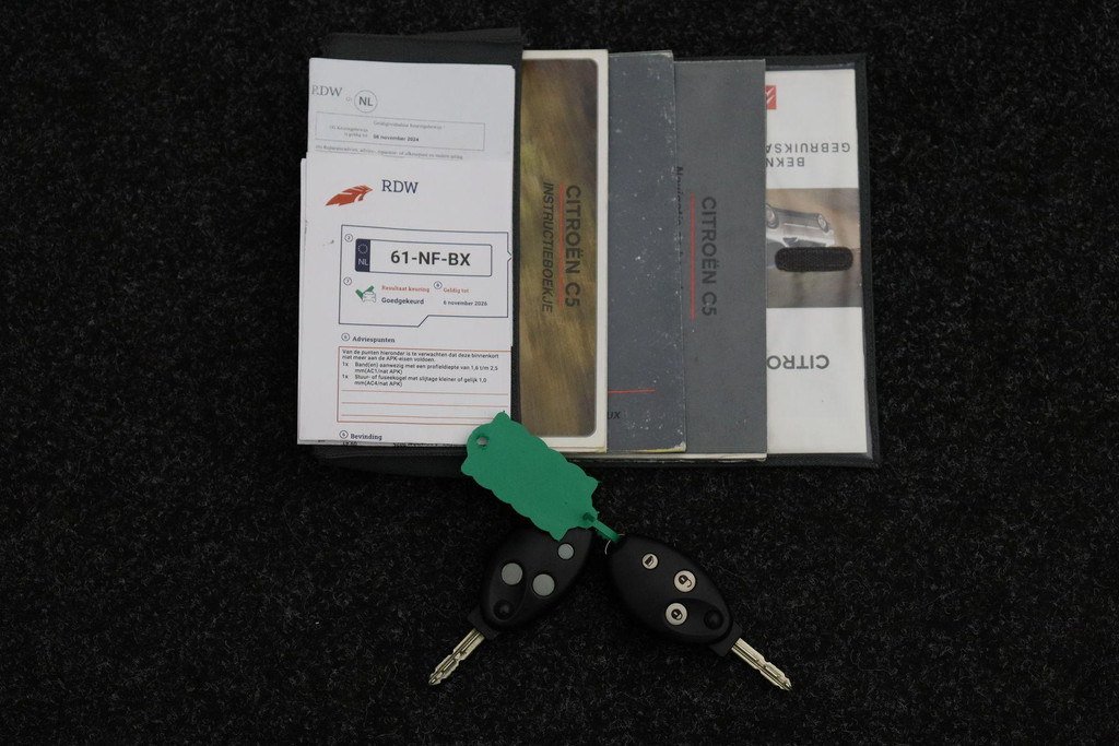 49405371-13.jpg