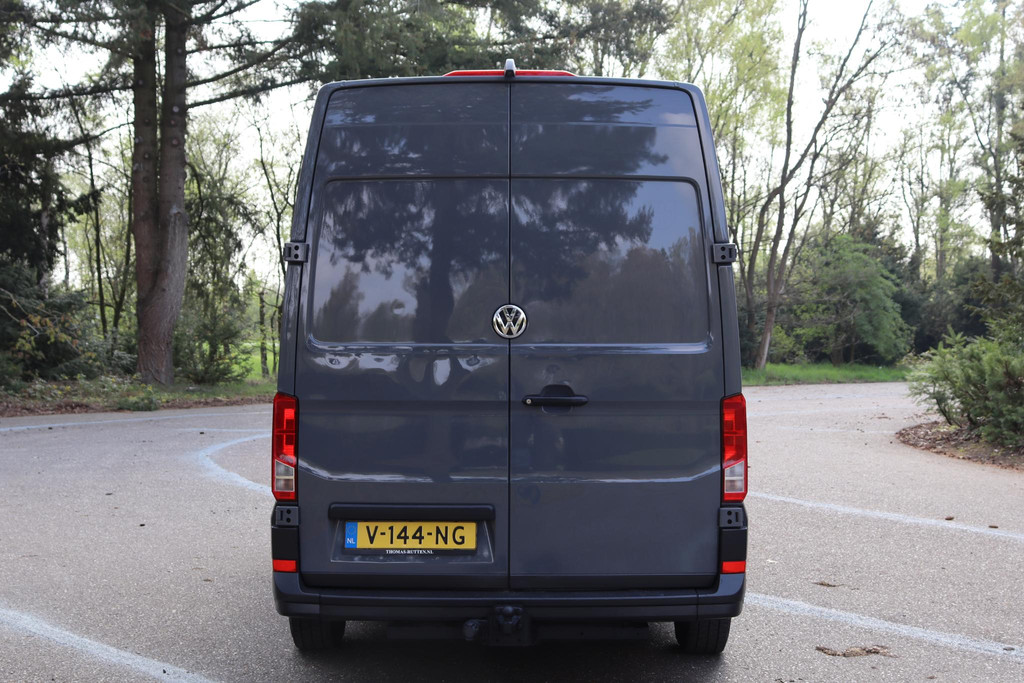 52796674-8.jpg