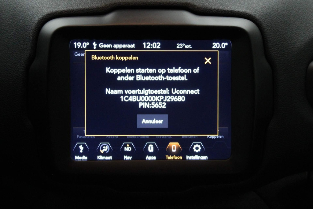 55842731-6.jpg