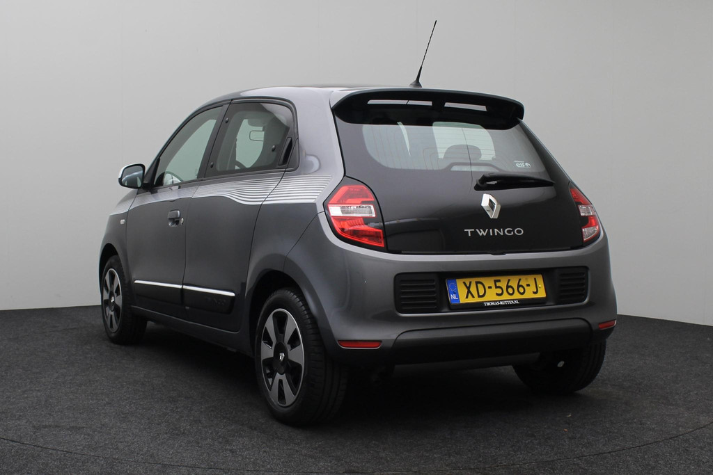 56070846-7.jpg