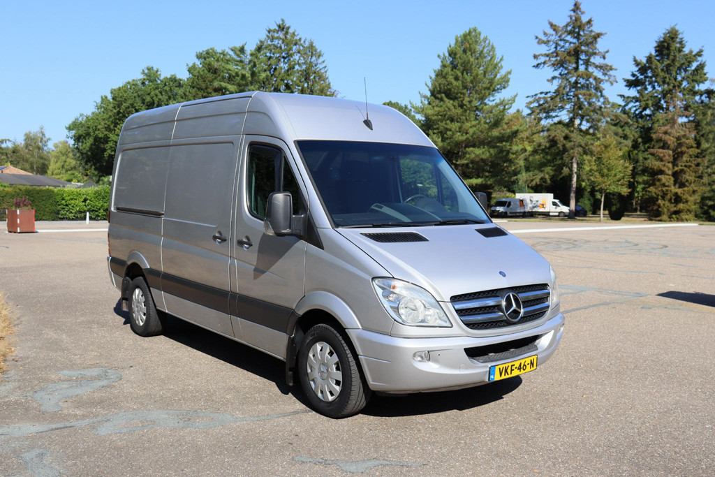 56158384-19.jpg