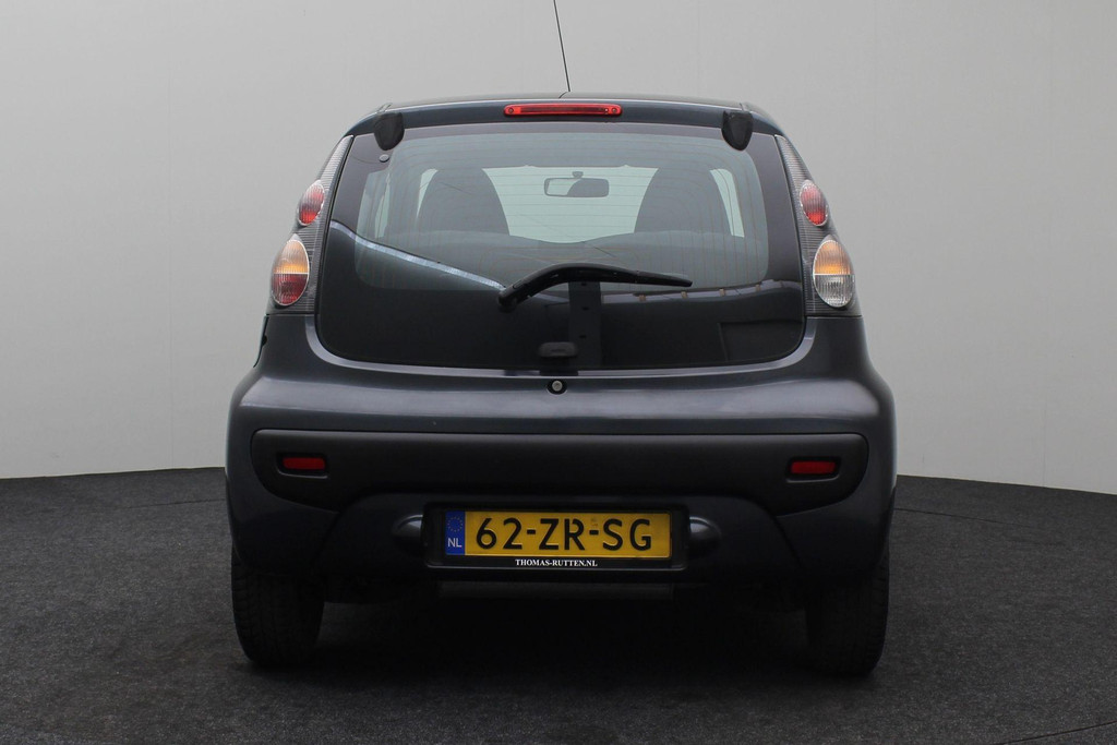 56496080-12.jpg