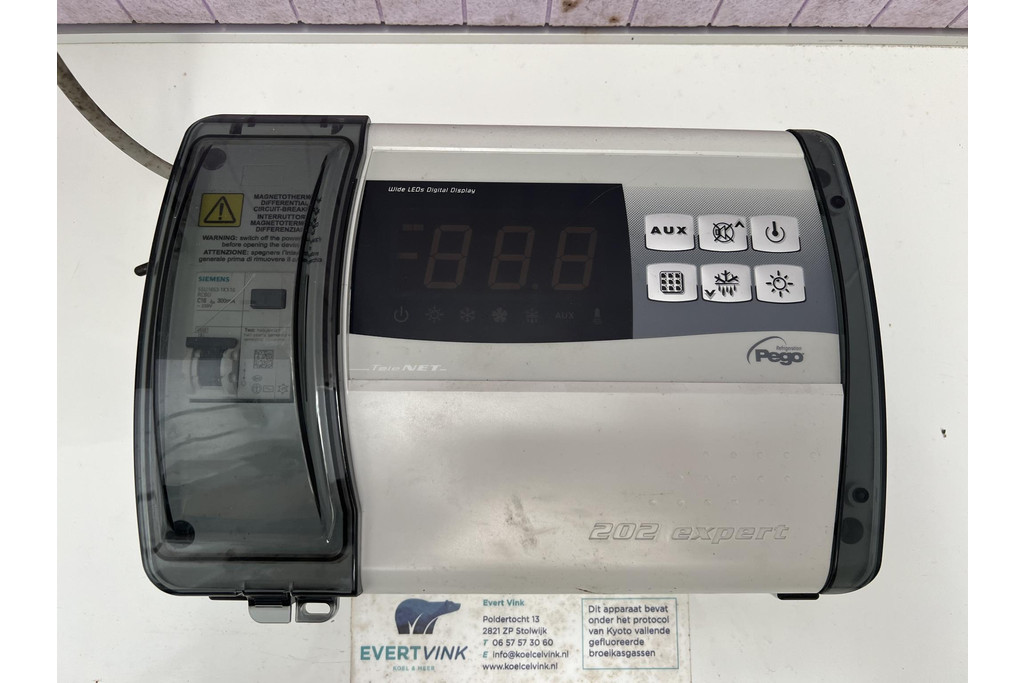 56844854-27.jpg