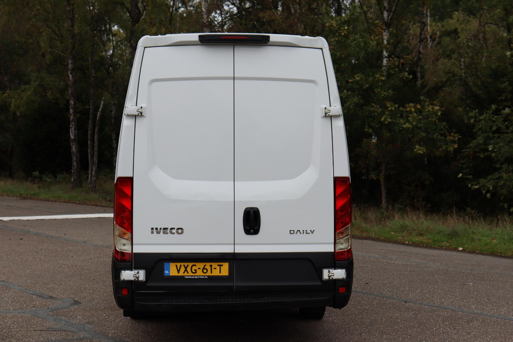 57528956-8.jpg
