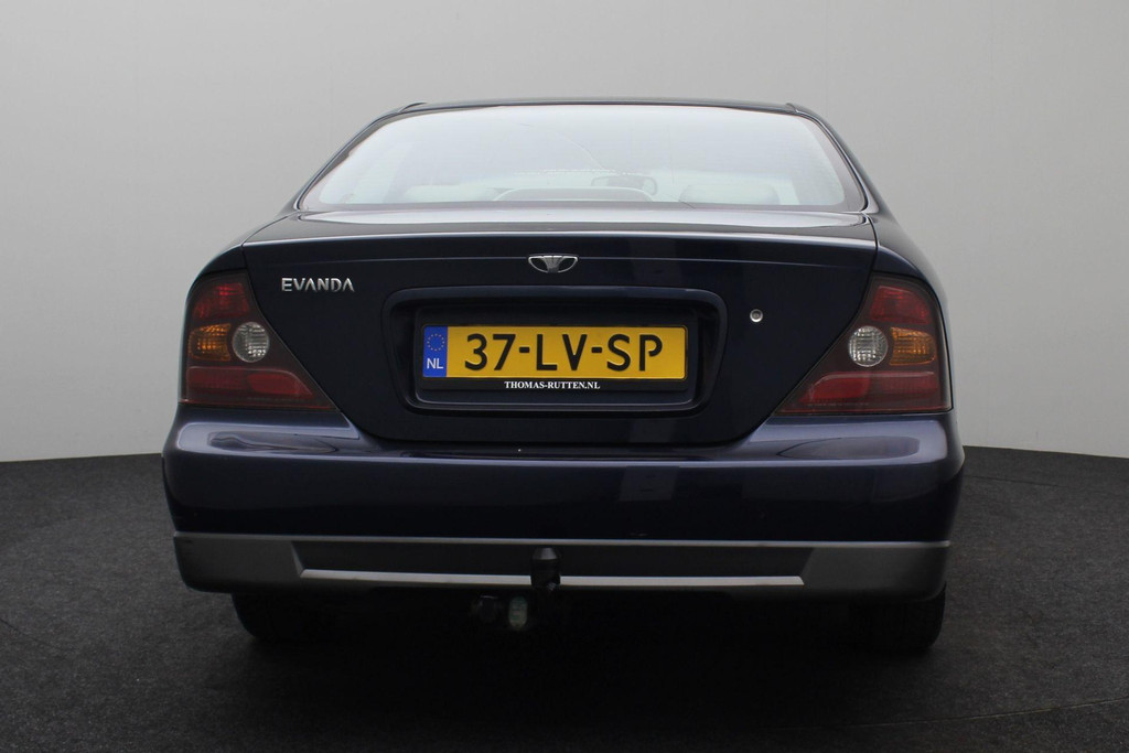 57623755-12.jpg