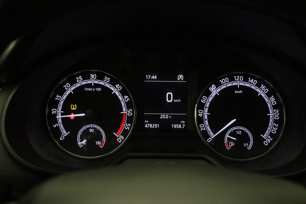 57733098-25.jpg